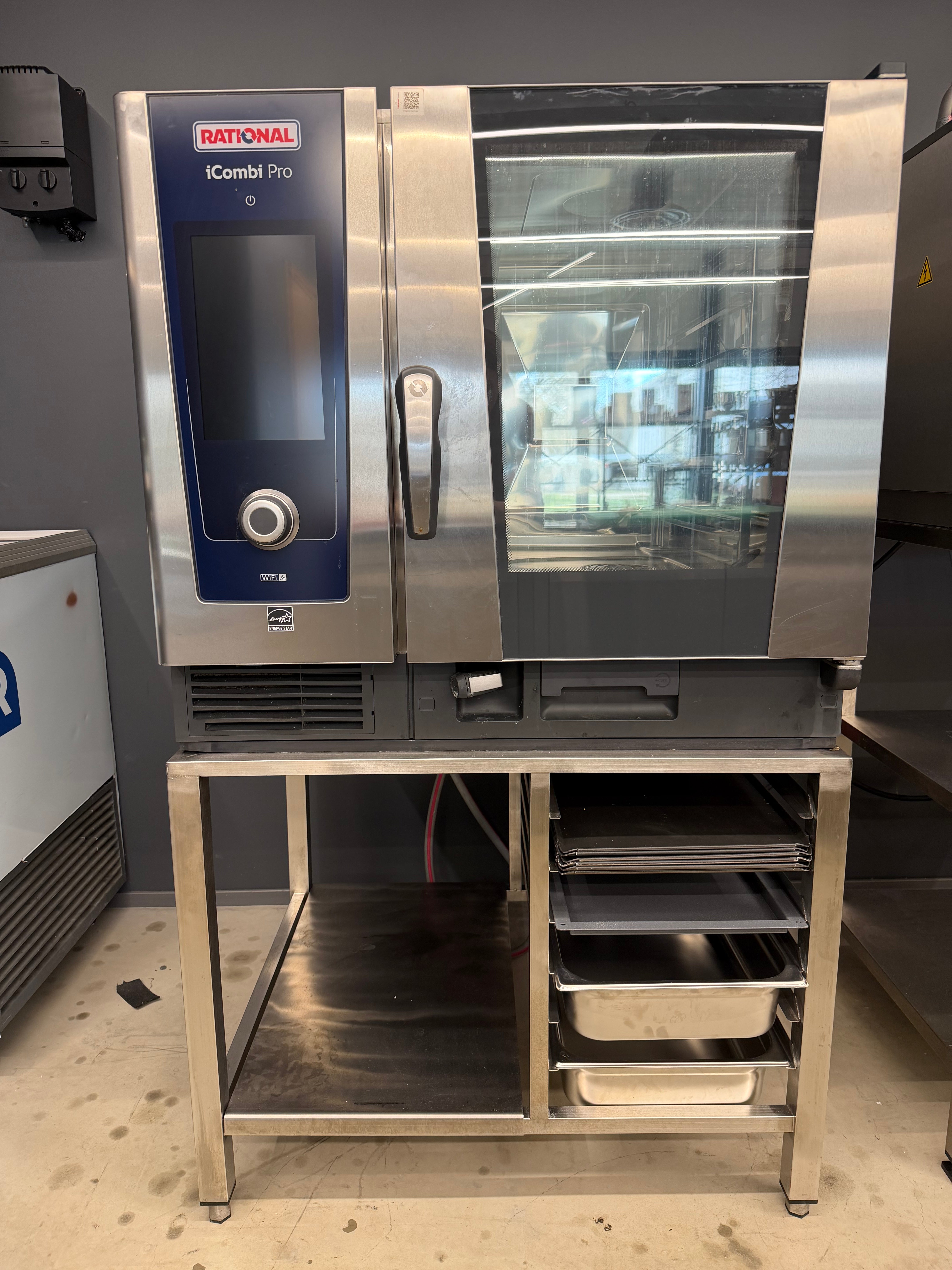 Kasutatud Kombiahi Rational iCombi Pro 6-1/1 koos alusega